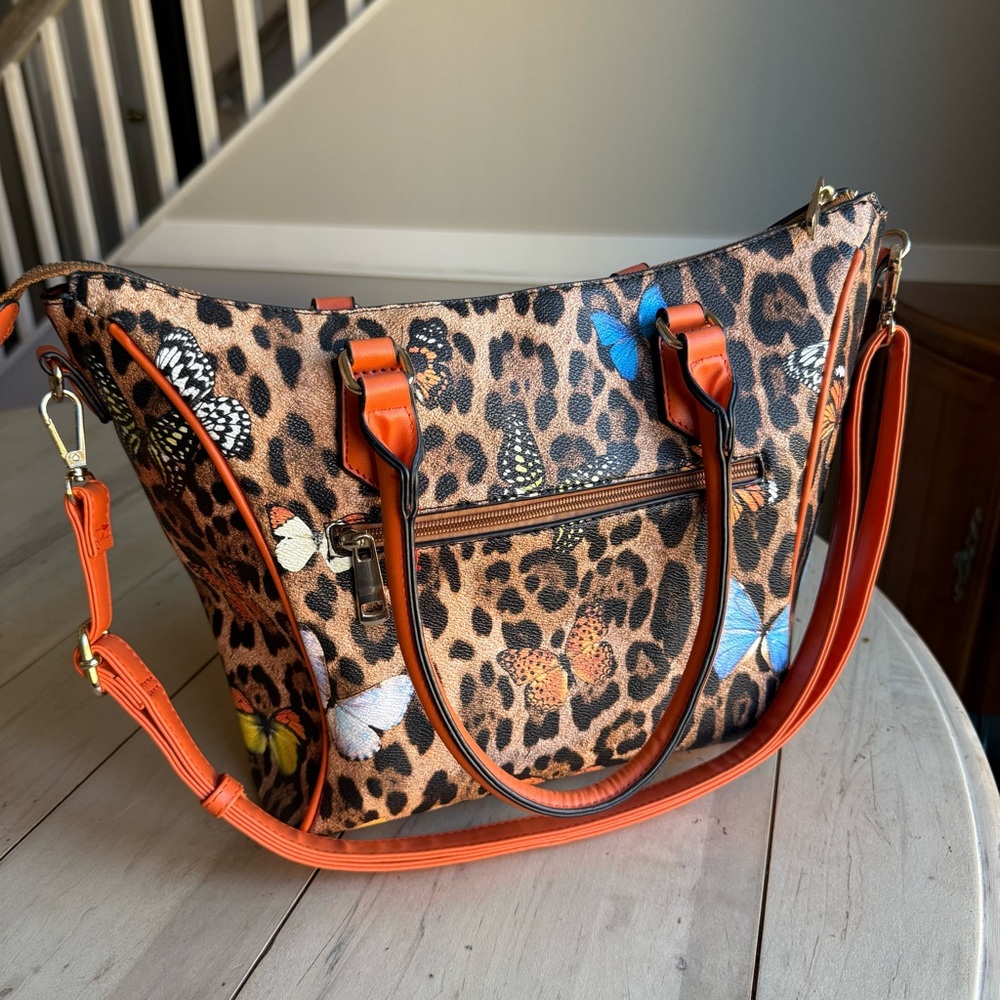 Purse bag, tote, wallet, makeup bag, three-piece set leopard and butterfly print - Picture 15 of 17